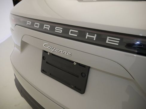 Certified 2023 Porsche Cayenne AWD/4WD image 11