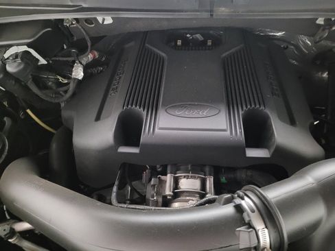 Used 2020 Ford Expedition XLT w/ Equipment Group 202A AWD/4WD image 30