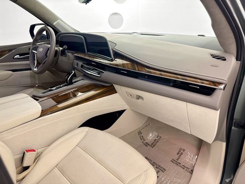 Used 2024 Cadillac Escalade ESV Sport Platinum w/ LPO, ONYX Package AWD/4WD image 30