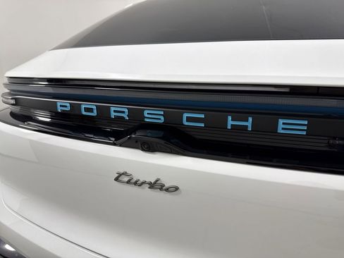 Certified 2025 Porsche Macan Turbo Electric AWD/4WD image 19