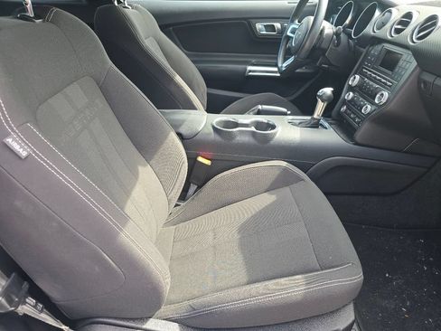 Used 2018 Ford Mustang Coupe RWD image 14