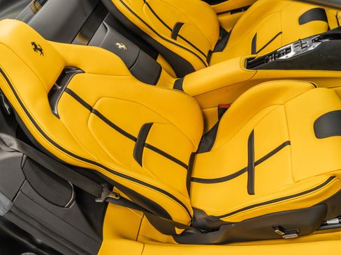 Used 2024 Ferrari SF90 Spider image 27