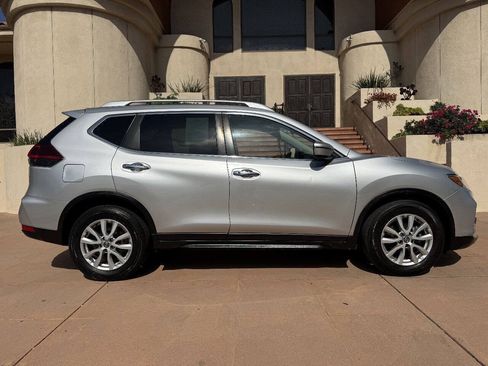 Used 2019 Nissan Rogue SV FWD image 7