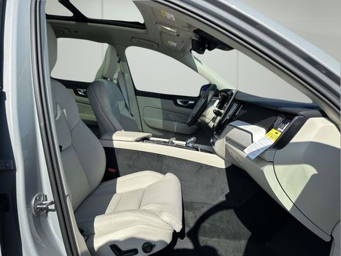 New 2026 Volvo XC60 B5 Ultra w/ Protection Package Premier AWD/4WD image 18