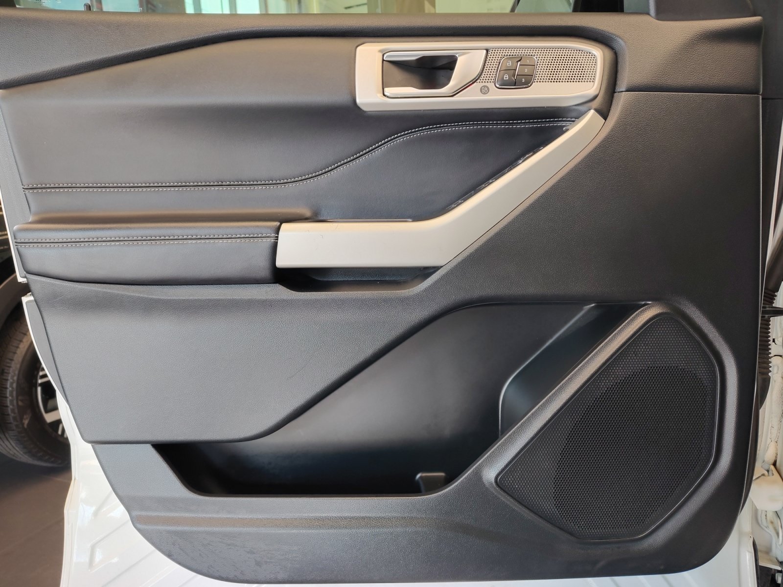 Used 2020 Ford Explorer Limited RWD image 29