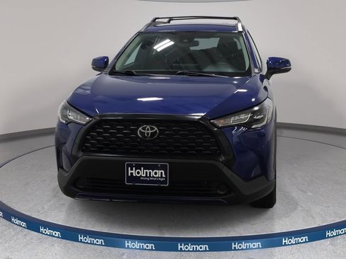 Used 2022 Toyota Corolla Cross LE AWD/4WD image 3