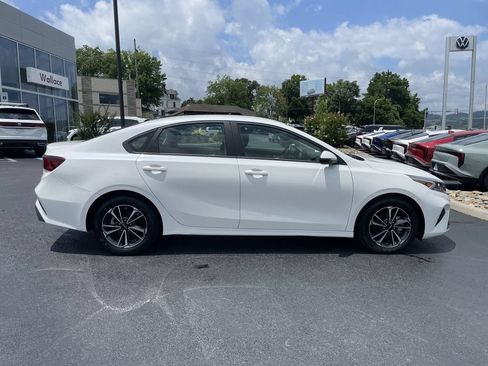 Certified 2023 Kia Forte LXS w/ LXS Technology Package FWD image 4