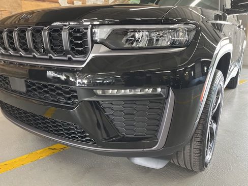 New 2026 Jeep Grand Cherokee L Limited AWD/4WD image 11