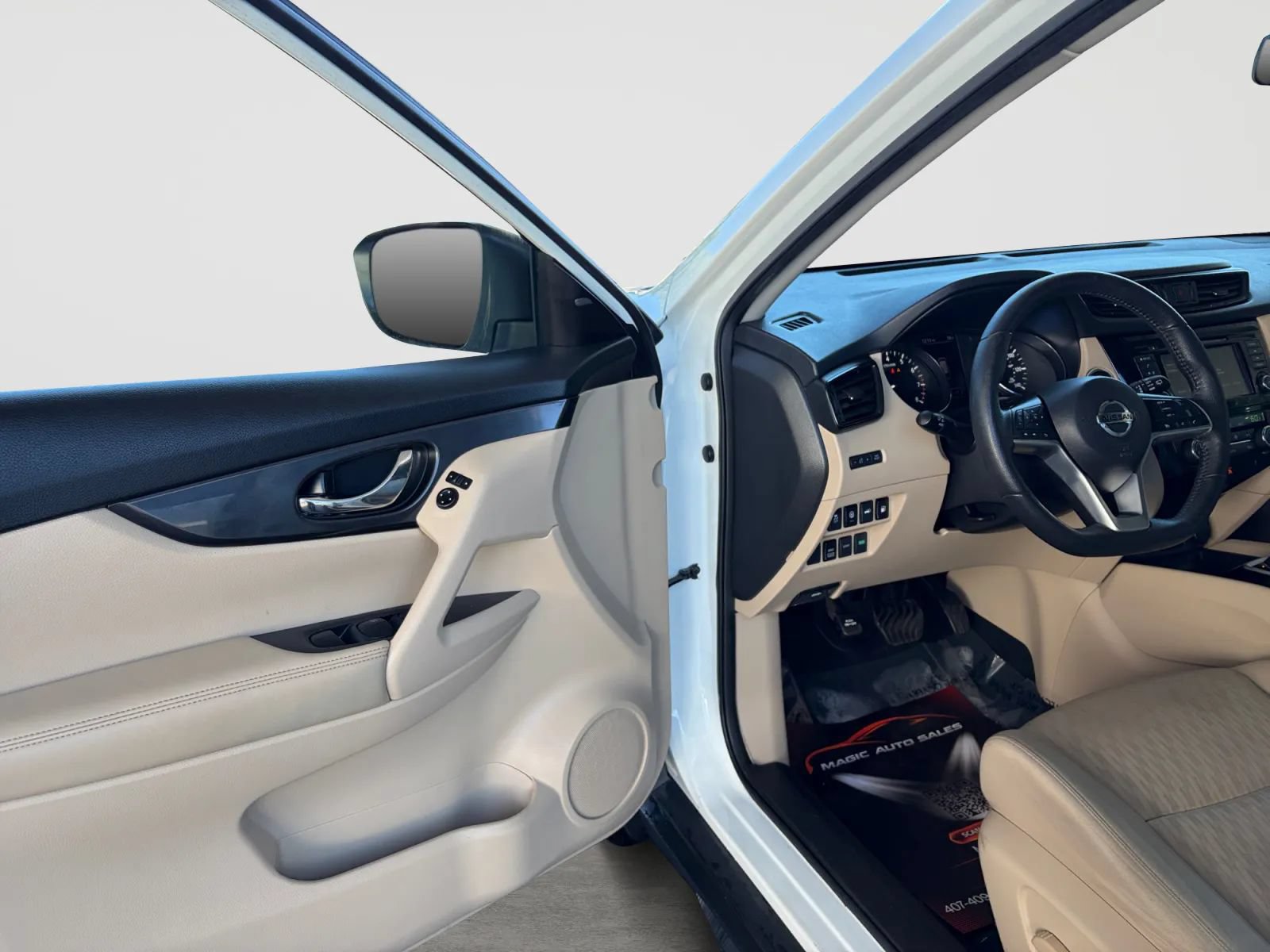 Used 2019 Nissan Rogue SV AWD/4WD image 11