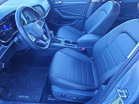 Certified 2023 Volkswagen Jetta SE w/ Panoramic Sunroof Package image 29