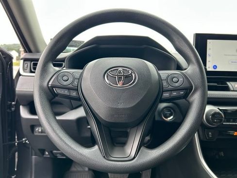 Used 2025 Toyota RAV4 XLE AWD/4WD image 54