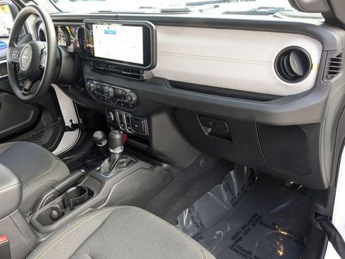 Used 2025 Jeep Wrangler Sport AWD/4WD image 18