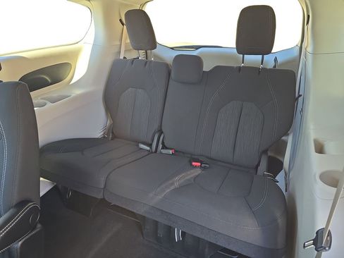 Used 2023 Chrysler Voyager LX image 14