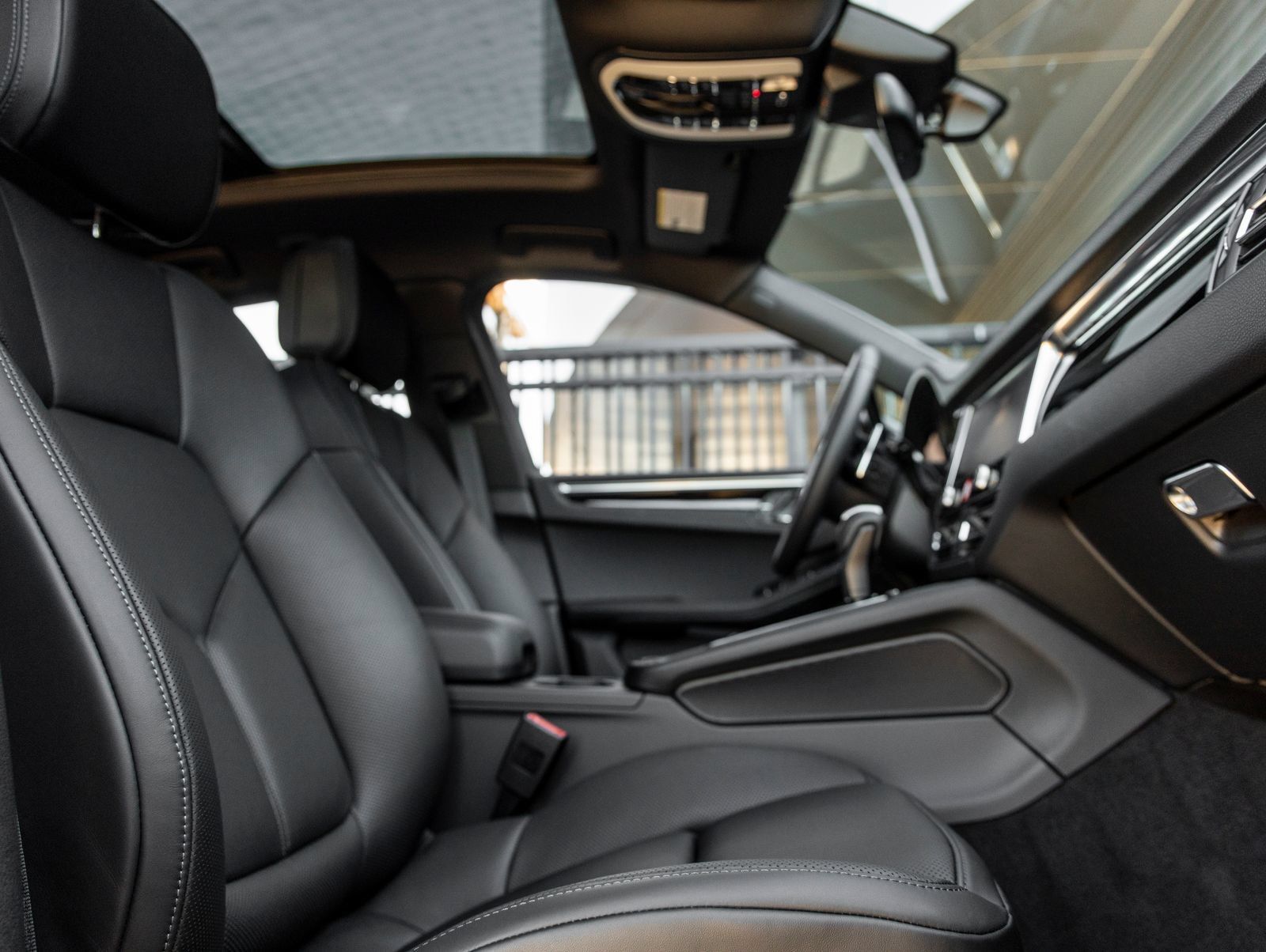 Certified 2026 Porsche Macan AWD/4WD image 44