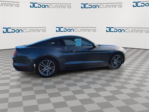Used 2017 Ford Mustang Coupe image 8