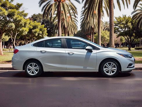 Used 2016 Chevrolet Cruze LT w/ Convenience Package FWD image 9