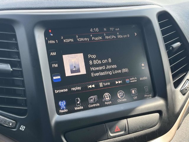 Used 2016 Jeep Cherokee Latitude w/ Cold Weather Group AWD/4WD image 28