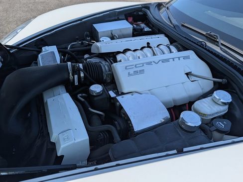 Used 2005 Chevrolet Corvette Coupe w/ Preferred Equipment Group RWD image 30