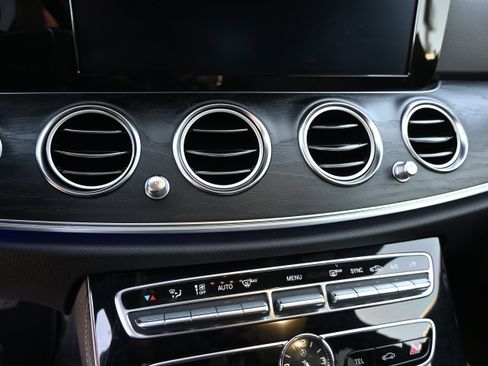 Used 2017 Mercedes-Benz E 300 image 40