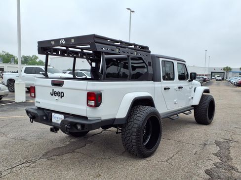 Used 2024 Jeep Gladiator Sport AWD/4WD image 2