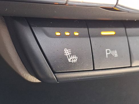 Used 2020 Cadillac XT4 Luxury w/ Cold Weather Package image 25