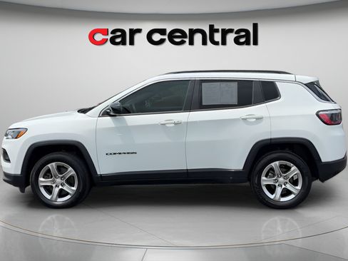Used 2024 Jeep Compass Latitude w/ Altitude Special Edition AWD/4WD image 2