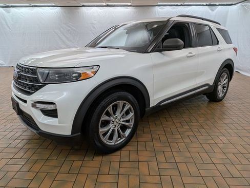 Certified 2020 Ford Explorer XLT w/ Equipment Group 202A image 3