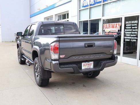 Used 2021 Toyota Tacoma TRD Off-Road w/ Technology Package AWD/4WD image 8