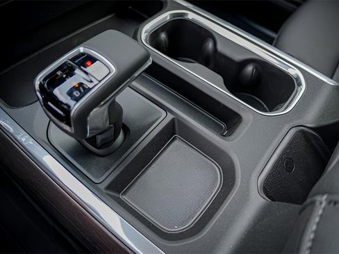 New 2026 GMC Sierra 1500 SLT image 16