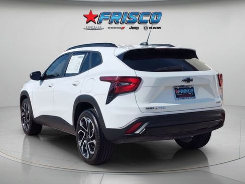 Used 2025 Chevrolet Trax RS w/ Sunroof Package FWD image 5