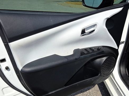 Used 2022 Toyota Prius Prime XLE FWD image 18