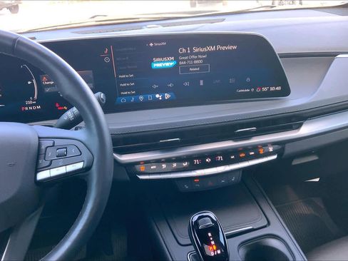 Used 2024 Cadillac XT4 Luxury w/ Cold Weather Package image 6