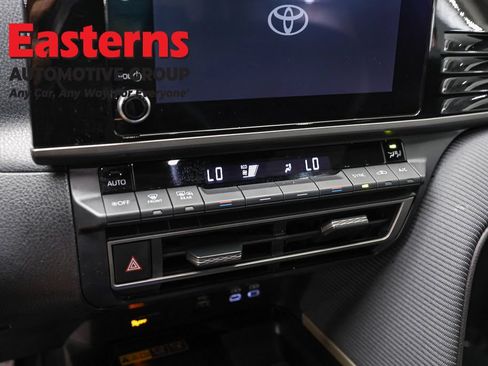Used 2025 Toyota Camry SE FWD image 18