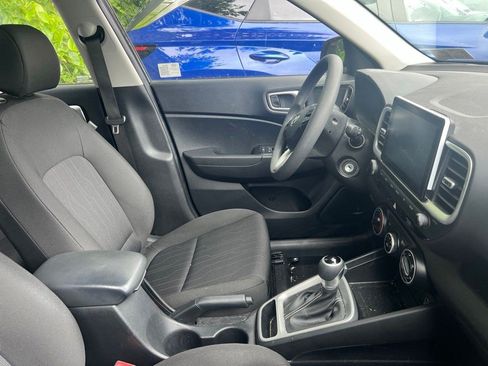 Certified 2024 Hyundai Venue SE FWD image 11