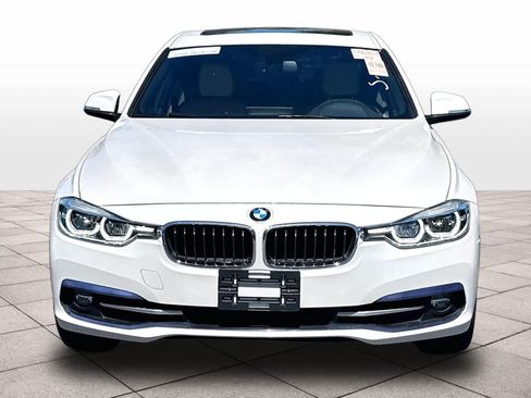 Used 2018 BMW 330i Sedan w/ Convenience Package RWD image 2