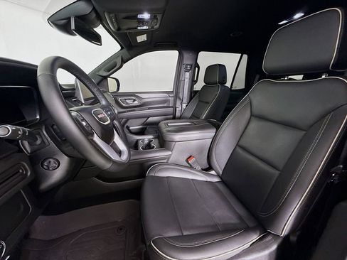 Used 2024 GMC Yukon SLT w/ SLT Luxury Package image 24