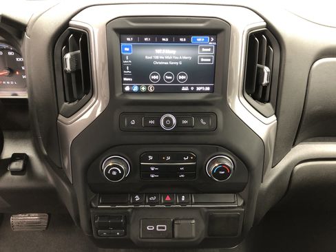 Used 2021 Chevrolet Silverado 1500 Custom Trail Boss AWD/4WD image 20