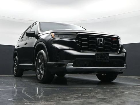 Used 2025 Honda Pilot TrailSport image 44