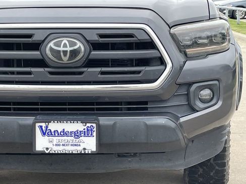 Used 2018 Toyota Tacoma SR5 RWD image 8