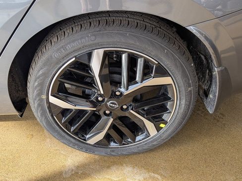 New 2025 Nissan Versa SR image 31