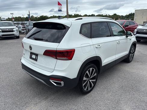 Certified 2024 Volkswagen Taos SE FWD image 5