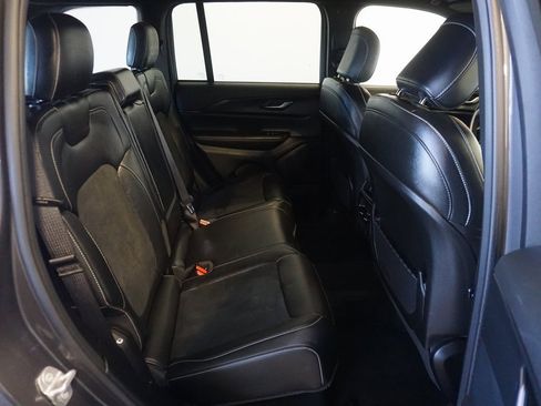 Used 2024 Jeep Grand Cherokee Altitude image 24