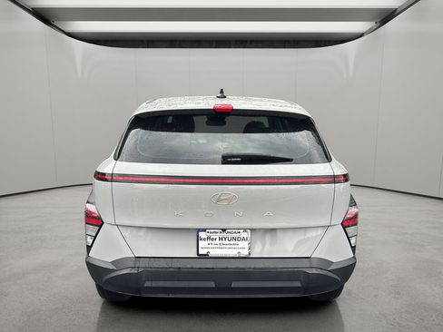 Certified 2024 Hyundai Kona SE FWD image 4