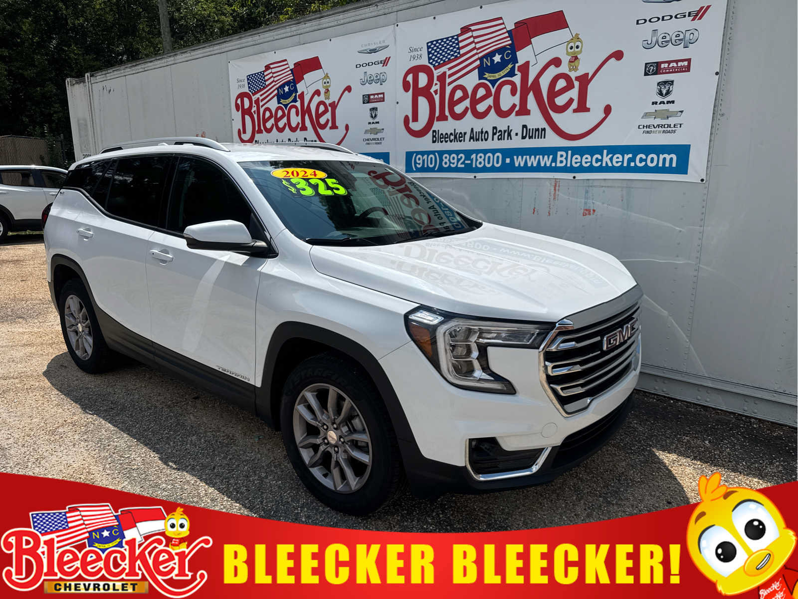 Used 2024 GMC Terrain SLT AWD/4WD image 1