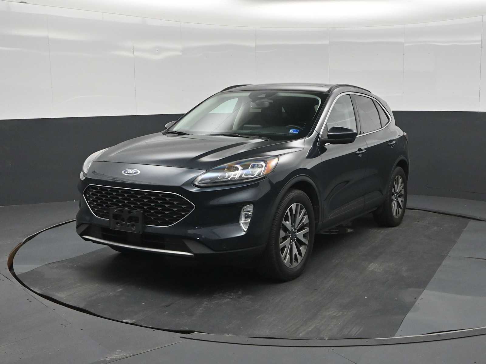 Used 2022 Ford Escape Titanium AWD/4WD image 5