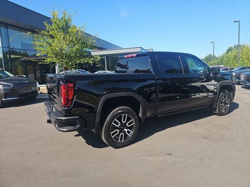 Used 2024 GMC Sierra 1500 AT4 w/ Technology Package AWD/4WD image 5