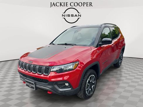 Used 2025 Jeep Compass Trailhawk AWD/4WD image 1