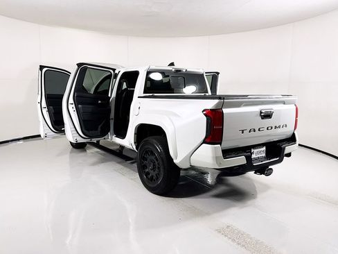 Used 2024 Toyota Tacoma Limited w/ Limited Package (LT) AWD/4WD image 26
