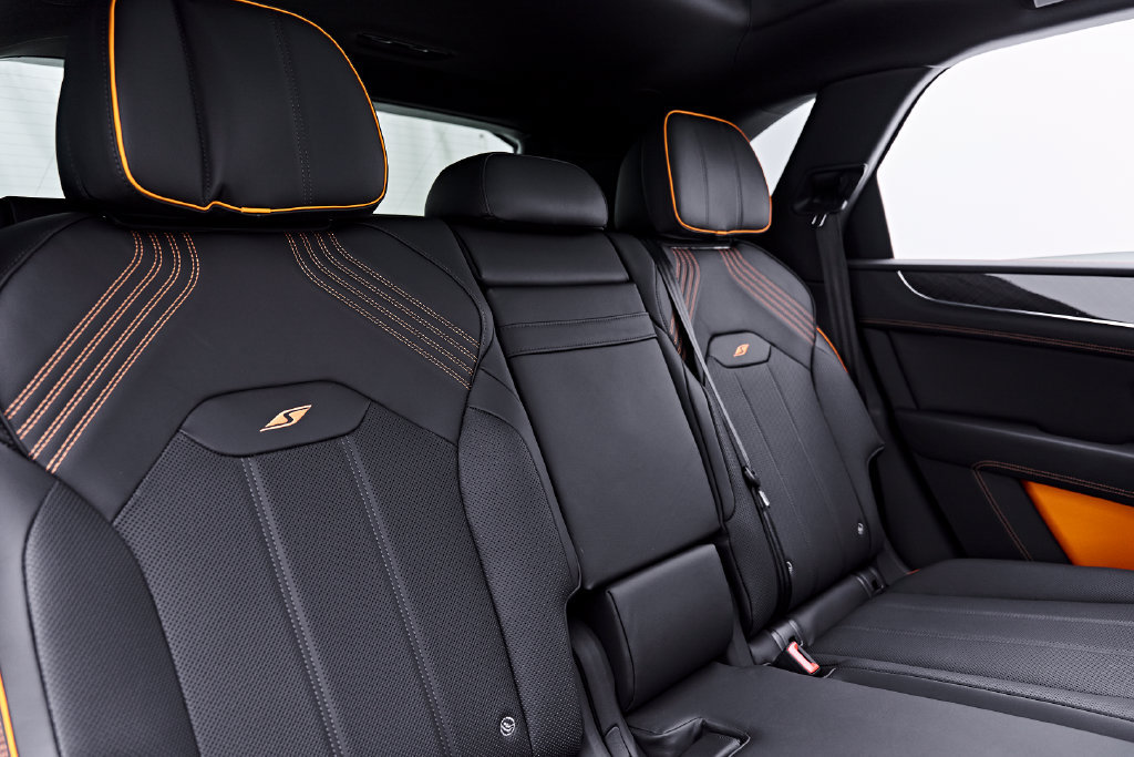 Used 2025 Bentley Bentayga AWD/4WD image 55