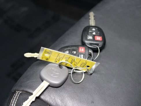 Used 2015 Toyota Camry XLE image 14